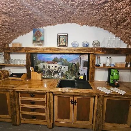 Lisko - Five Bedroom With Private Pool