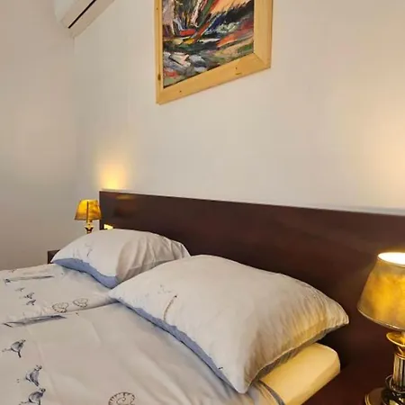 Lisko - Five Bedroom With Private Pool *
