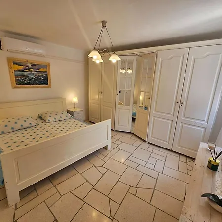 Lisko - Five Bedroom With Private Pool