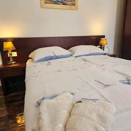 Lisko - Five Bedroom With Private Pool Nyaraló