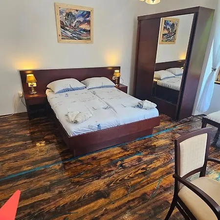 Lisko - Five Bedroom With Private Pool *