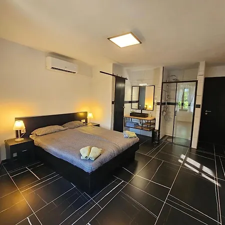 Lisko - Five Bedroom With Private Pool Nyaraló Tribalj