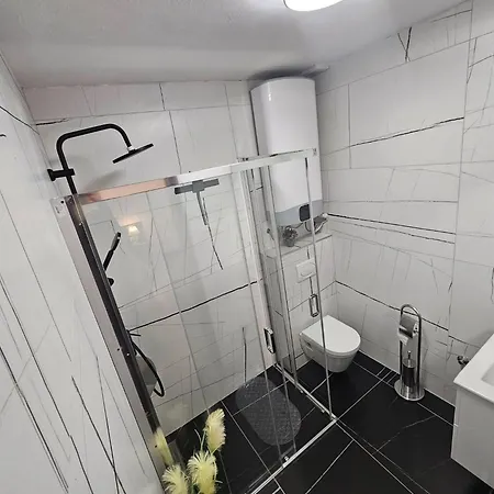 Lisko - Five Bedroom With Private Pool Tribalj