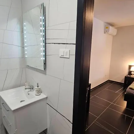 Lisko - Five Bedroom With Private Pool Nyaraló