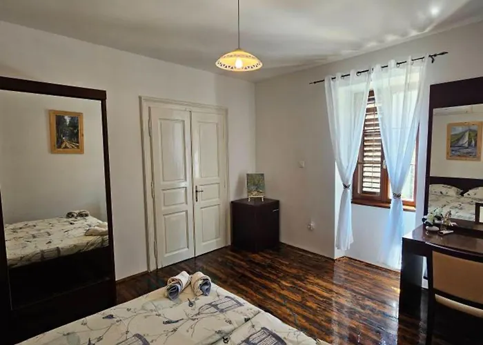 펜션 Lisko - Five Bedroom With Private Pool 트리발즈