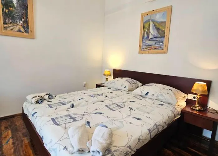 Lisko - Five Bedroom With Private Pool 펜션