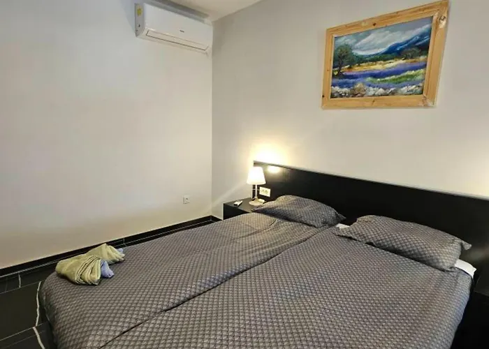Lisko - Five Bedroom With Private Pool *
