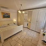 Lisko - Five Bedroom With Private Pool