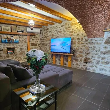 Lisko - Five Bedroom With Private Pool Prázdninový dům *