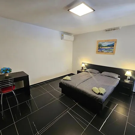 Lisko - Five Bedroom With Private Pool Dramalj
