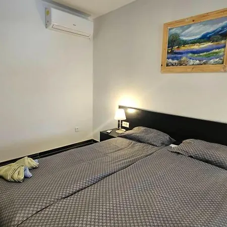 Lisko - Five Bedroom With Private Pool *